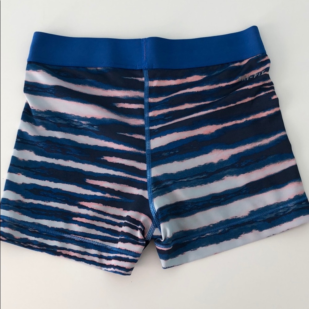 multicolor nike pro women’s shorts - Picture 5 of 8
